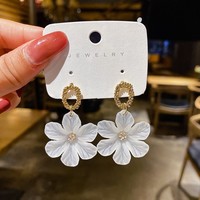 Boucles d'oreilles pendantes transparentes blanches en forme de fleur pour femmes, mode printemps-été, zircon plaqué or, boucles d'oreilles douces pour femmes