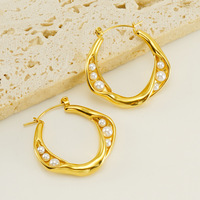 Boucles d'oreilles créoles ondulées effet perle en acier inoxydable 304 plaqué or 18 carats sous vide, perles ovales irrégulières blanches, bijoux 32 x 31 mm pour femmes