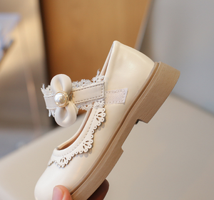 รองเท้าหนัง PU สำหรับเด็กผู้หญิง รุ่นใหม่ประจำฤดูใบไม้ผลิ รองเท้าสไตล์แมรี่เจนแบบเจ้าหญิงประดับลูกไม้ - Product Image 6