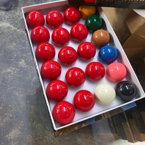 Juego de bolas de billar Hui Huang de 16 piezas de resina para billar americano - Product Image 3