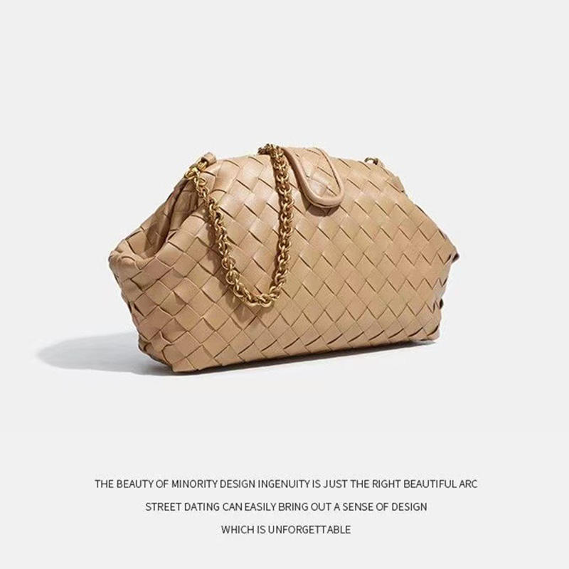 สีน้ำตาลอ่อน