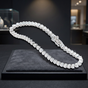 Bracelet tennis KIVORA en argent S925 de 2 mm avec moissanite rose en forme de cœur - Pierre centrale en forme de cœur, sertissage à griffes, chaîne entièrement pavée, unisexe - Product Image 4