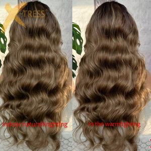 X-TRESS 13*6 Perruque Synthétique Longue Bouclée Loose Body Wave avec Racine Noire et Couleur Lin Blond, Lace Front Pré-Plucked Libre Partie - Product Image 4