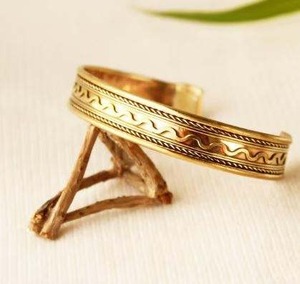 Bracelets traditionnels faits à la main en résine écologique pour femmes, bijoux de fête de mariage - Product Image 4