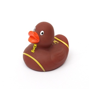 Les fabricants fournissent des jouets en plastique PVC vinyle, y compris des canards en vinyle en forme de rugby et des poupées en vinyle, pour la vente en gros - Product Image 3