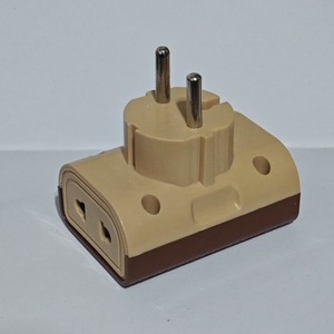 ปลั๊กอะแดปเตอร์มาตรฐานยุโรปสากลพร้อมไฟแสดงสถานะสำหรับใช้ในครัวเรือนและการเดินทาง วัสดุ ABS 100-240V - Product Image 4