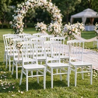 Chaises de location en résine PP imperméables pour événements, chaise Napoléon en plastique blanc brillant pour mariage, banquet, fête