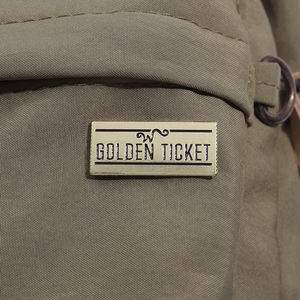 ゴールデンチケットエナメルピン金属インボイスラペルバッジテキスト合金カスタム英語ブローチアクセサリー - Product Image 3