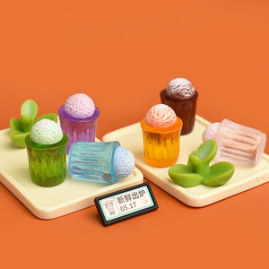Cabujón de resina con base plana, diseño de vaso de jugo color crema, para cocina en miniatura DIY, dijes de bebidas en miniatura, accesorios decorativos para pegamento de crema - Product Image 1