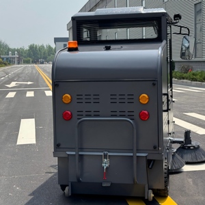 Camion balayeuse électrique à 3 <span class=keywords><strong>roues</strong></span> haute performance, alimenté par batterie, pour le ramassage des <span class=keywords><strong>feuilles</strong></span> de jardin, avec un grand bac de collecte - Product Image 3