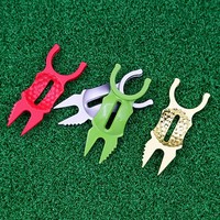 Outil de réparation de divot en métal coloré avec produits de golf amovibles