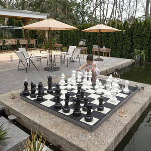 Jeu d'échecs 3D pliable d'extérieur avec grandes pièces en plastique et jeu de dames pour campus, aire de jeux et jeux en famille - Product Image 3
