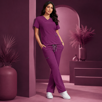 Niaahinn ODM Ensembles d'uniformes médicaux pour femmes avec porte-badge, pantalons classiques, vente en gros, fabricant