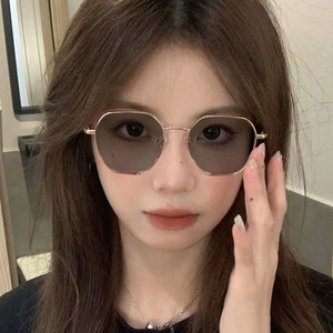 Gafas Ópticas Poligonales Metálicas Doradas GFORCE 2026, Disponibles en Stock, con Protección Contra Luz Azul, Unisex - Product Image 6