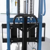 Gerbeur manuel hydraulique compact et robuste YONGCHI SD pour entrepôts à allées étroites