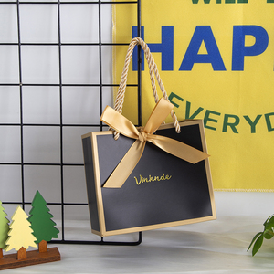 Sacs cadeaux de luxe noirs pour bijoux, mini sacs en papier estampés à chaud pour boutique, 14*6*12cm, pour fêtes de Noël - Product Image 6