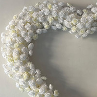 Hoogwaardige witte roos hartvormige bloemenbogen achtergrondstof basis kunstbloemenarrangement voor evenementen en feestdecoratie