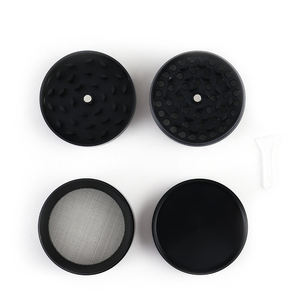 Set de 6 Piezas para Fumadores al por Mayor: Cenicero, Molinillo, Bandeja para Liar, Estuche para Cigarrillos y Tarro de Almacenamiento para un Fácil Molido de Tabaco - Product Image 4