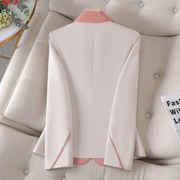 Blazer élégant sur mesure pour femmes grandes tailles avec bordure rose, veste respirante à un bouton et manches longues