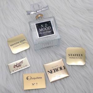 สติกเกอร์โลโก้แผ่นโลหะหรูหราสำหรับเครื่องสำอางฉลากส่วนตัวสีทองแบบกำหนดเอง สติกเกอร์น้ำหอมฟอยล์อะลูมิเนียมแบบมีกาว - Product Image 1