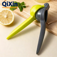 Presse-citron manuelle en gros pour usine, presse-agrumes en PP de qualité alimentaire, personnalisable OEM, outil de cuisine portable pour presser les fruits