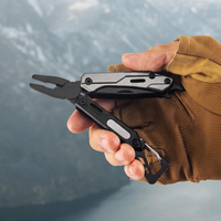 Pince multifonction avec mousqueton, mini lampe, équipement manuel pliable pour accrocher au sac à dos, usage quotidien EDC, tâches d'extérieur et excursions courtes