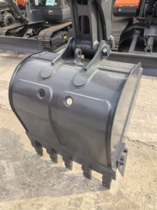La nouvelle mini-excavatrice sur chenilles de 8 tonnes DX80D a une puissance de 36,4 kW et une capacité de godet de 0,3 m³ - Product Image 3