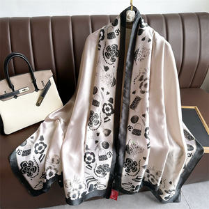 Nuovissimo foulard donna stile lungo ragazza <span class=keywords><strong>nero</strong></span> e bianco a pois stampato sciarpa lunga 180cm donna <span class=keywords><strong>elegante</strong></span> con protezione solare <span class=keywords><strong>scialle</strong></span> - Product Image 4