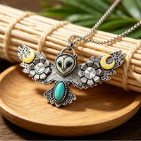 Collar de Turquesa con Diseño de Búho, Flor y Luna |   Joyería May Flower Moon Wisdom |   Collar Unisex Plateado con Diseño de Búho Estampado Estilo Western