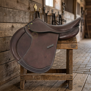 Silla de Montar Inglesa Premium Hecha a Mano y Personalizable para Salto y Doma, de Cuero Genuino con Estructura de Fibra de Vidrio Duradera y Diseño Cómodo - Perfecta - Product Image 3