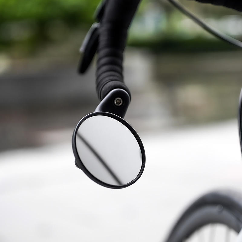 06. Inserte el espejo retrovisor.