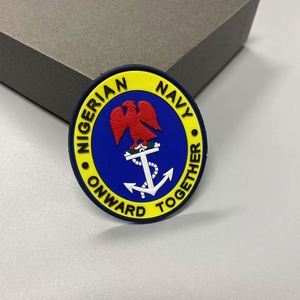 Patch en silicone personnalisé 3D en PVC souple, brodé, thermocollant, gaufré, avec dos auto-agrippant en forme de fleur pour vêtements - Product Image 1