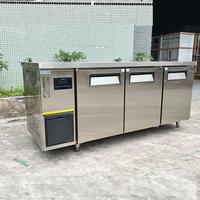 Mesa de trabajo con congelador de tres puertas para tienda de té con leche, refrigerador bajo mostrador de acero inoxidable, congelador comercial tipo banco de preparación.