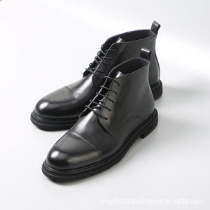 รองเท้าบูทมาร์ติน หนังวัว พื้นหนา ซิปด้านข้างหนังแท้ ลายแกะสลักสไตล์อังกฤษ - Product Image 3