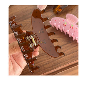 Fermaglio per Capelli a Forma di Ciliegia con Diamanti Rossi, Accessorio di Moda Fatto a Mano in Acetato per Donne - Product Image 6