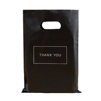 Sac cadeau en plastique noir à poignée longue, à quatre doigts, en HDPE, pour l'emballage de vêtements