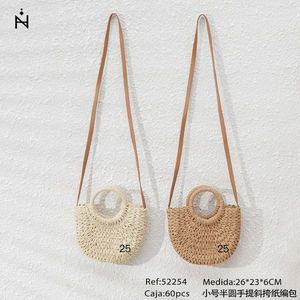 Piccola Borsa a Tracolla Semicircolare in Carta Intrecciata 26x23x6cm Mini Borsa da Donna - Product Image 2