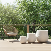 Vente en gros de pots de fleurs modernes suspendus pour centre commercial, en fibre de verre et en argile, avec trous de drainage, 6 pièces, écologiques et durables