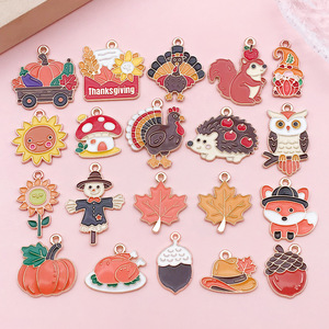 Nouveau Thanksgiving <span class=keywords><strong>feuille</strong></span> <span class=keywords><strong>d</strong></span>'érable chapeau épouvantail alliage champignon dinde écureuil hérisson automne breloques pour la fabrication de bijoux - Product Image 1