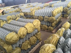 Çevre Dostu Sürdürülebilir Üretim Stadyum Galvanizli Sıcak Daldırma Galvanizli Toz Boyalı Zincir Bağlantılı Çit - Product Image 3