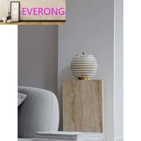 Offres Spéciales de table basse en marbre nordique poli travertin blanc/beige socle en marbre cubique