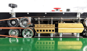 เครื่องซีลความร้อนไฟฟ้าอัตโนมัติแบบแนวนอนต่อเนื่องสำหรับบรรจุภัณฑ์เครื่องดื่มและสารเคมี ได้รับการรับรองมาตรฐาน CE - Product Image 5
