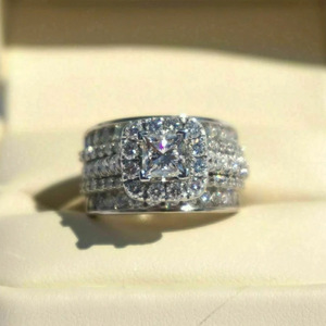 Anello con Taglio Quadrato Stile Principessa per Donne, Elegante Accessorio Moda per Uso Quotidiano e Feste - Product Image 1