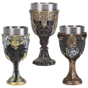Artesanía de resina, copa de Copa con temática vikinga, casco vikingo de pirata nórdico Medieval Retro, barra de acero inoxidable de resina 3D, copa de vino tinto - Product Image 1