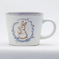 Mug en céramique vintage motif lapin tacheté, bordure florale, intérieur émaillé contrastant, cadeaux d'affaires, logo personnalisé, réutilisable