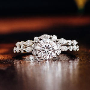 カスタムメイドのトレンディで軽量なファッションリング、10金、14金、18金のソリッドイエローゴールド、プロングセッティング、ブリリアントカット、DEF認定、ハンドメイドのモアッサナイトリング - Product Image 2