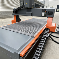 Routeur CNC 3 axes robuste 1325 avec table à vide et pompe à vide DSPA11 pour découpe de MDF, contreplaqué, PVC, aluminium, bois et gravure en relief de meubles
