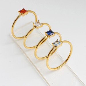 Anillo Solitario de Acero Inoxidable con Baño de Oro PVD de 18K y Circonita Cúbica |   Formas de Corazón, Lágrima, Redondas y Cuadradas |   Joyería de Moda Hipoalergénica que No se Desvanece - Product Image 1