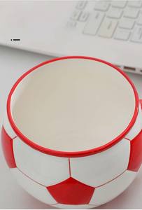 Penjualan laris mug bentuk bola sepak keramik kustom Logo klub sepak bola cangkir kopi keramik suvenir penggemar sepak bola - Product Image 4
