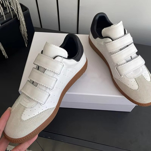 <span class=keywords><strong>Sneakers</strong></span> Basse in Vera Pelle Stile Retrò <span class=keywords><strong>con</strong></span> <span class=keywords><strong>Velcro</strong></span>, Scarpe da Ginnastica Casual Bianche alla Moda per Esterni, Scarpe da Allenamento Tedesche da <span class=keywords><strong>Donna</strong></span> - Product Image 5